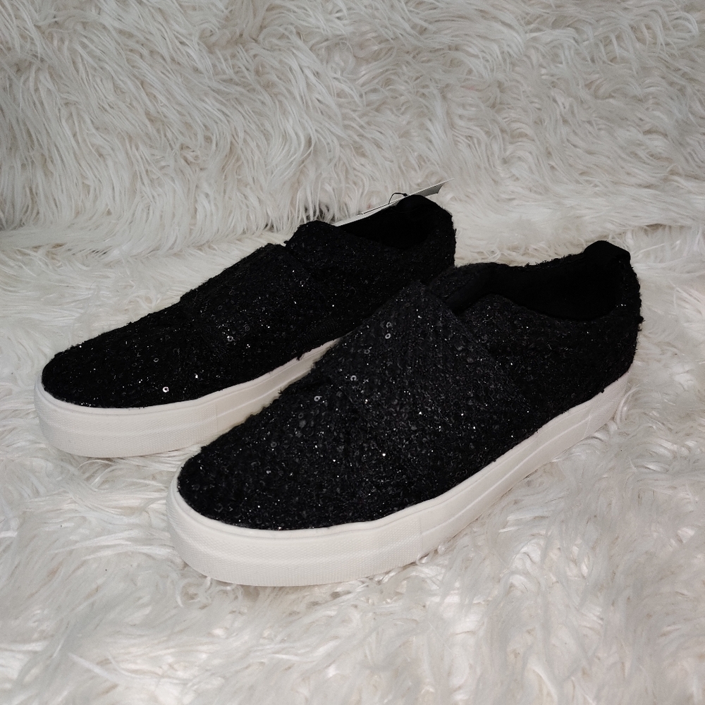 DV Slip on black shoes